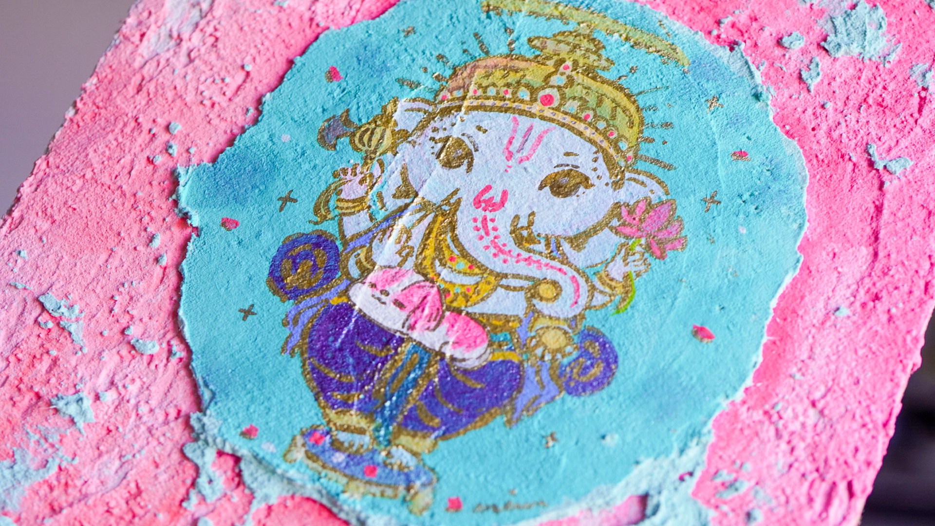 「いぬとかみさま　ガネーシャ」24.5×22cmベニヤ、漆喰、アクリル絵の具     2024