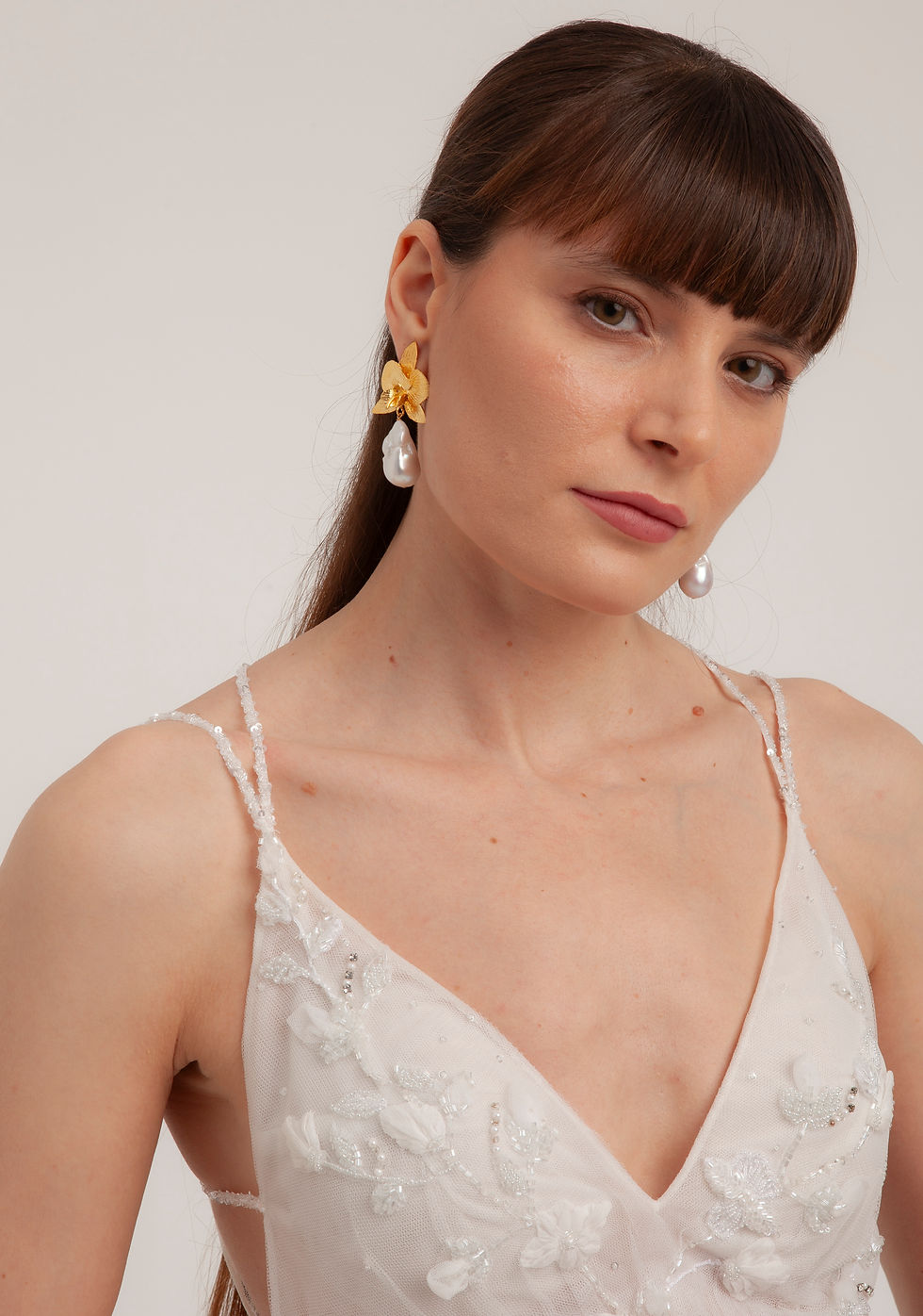 Thumbnail: Woman wearing pearl drop earrings