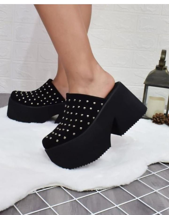 Sueco Tachas bajo