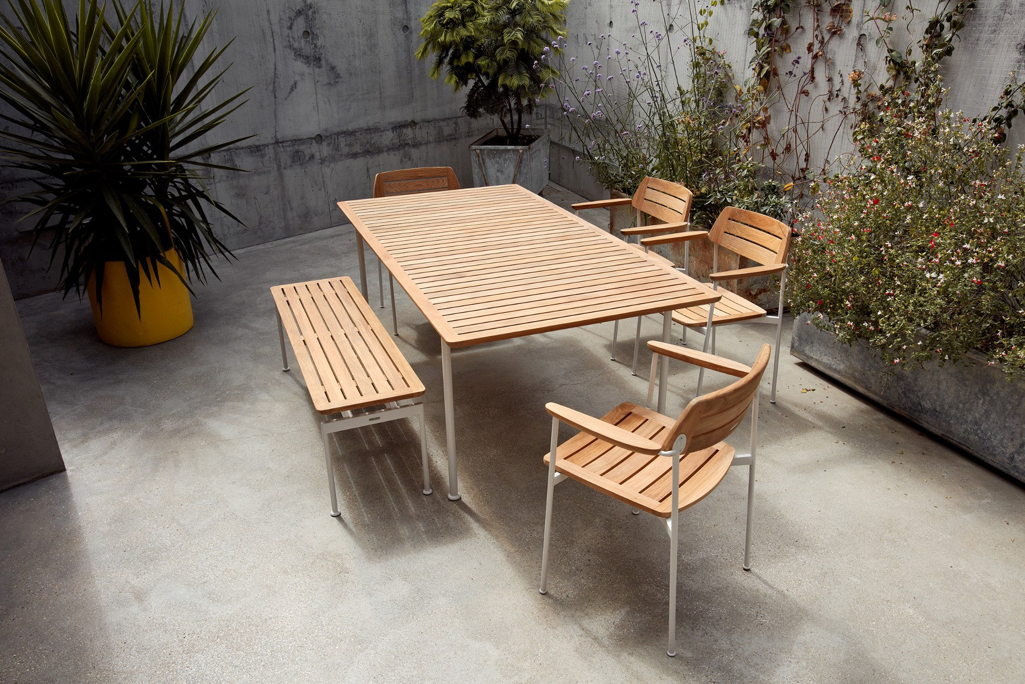 Barlow Tyrie Layout 6 Seater Garden Dining Set – 200cm