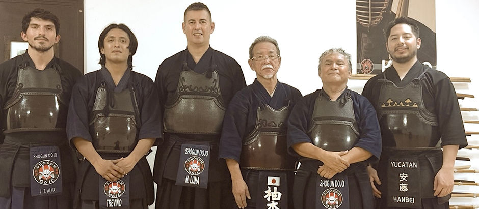 Yugi sensei con alumnos de shogun dojo cancun