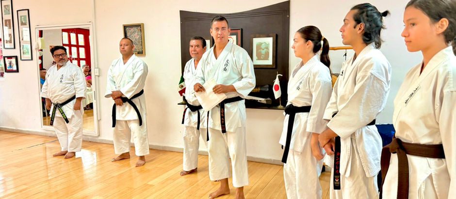 sensei y sempai de karate do en cancun