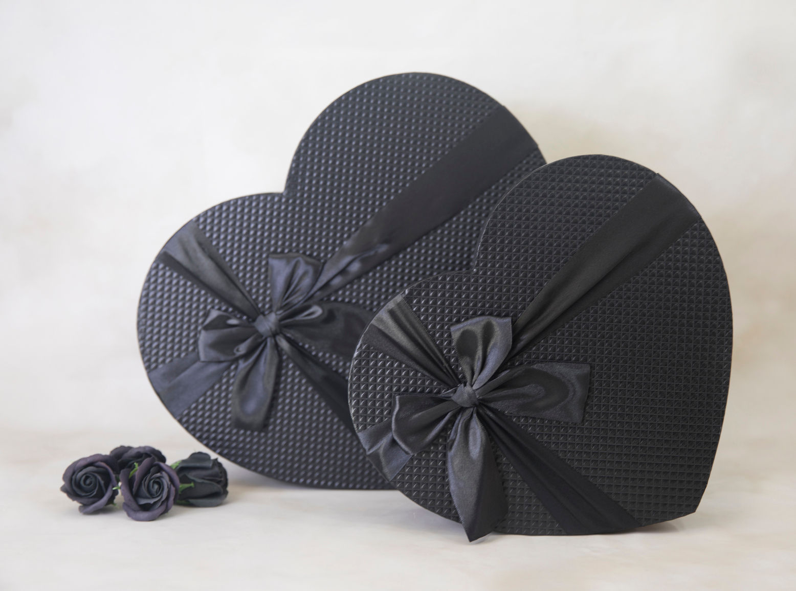 קופסת לב בצבע שחור