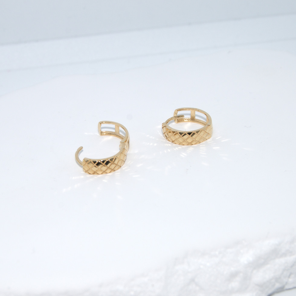 Yellow Gold Lattice Pattern Huggies