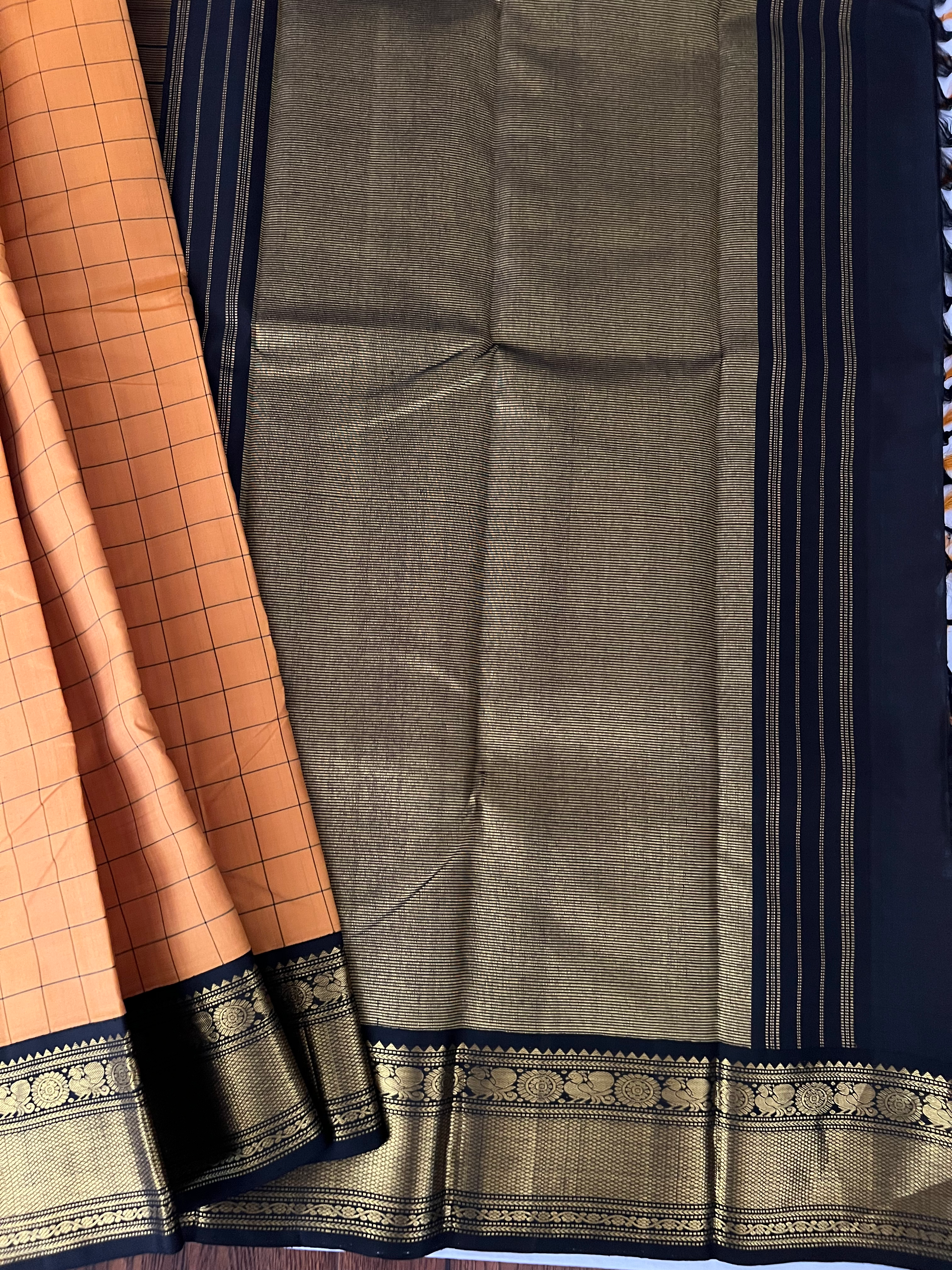 Pure Kanchipuram Silk Korva iwith Ganga Jamuna Border