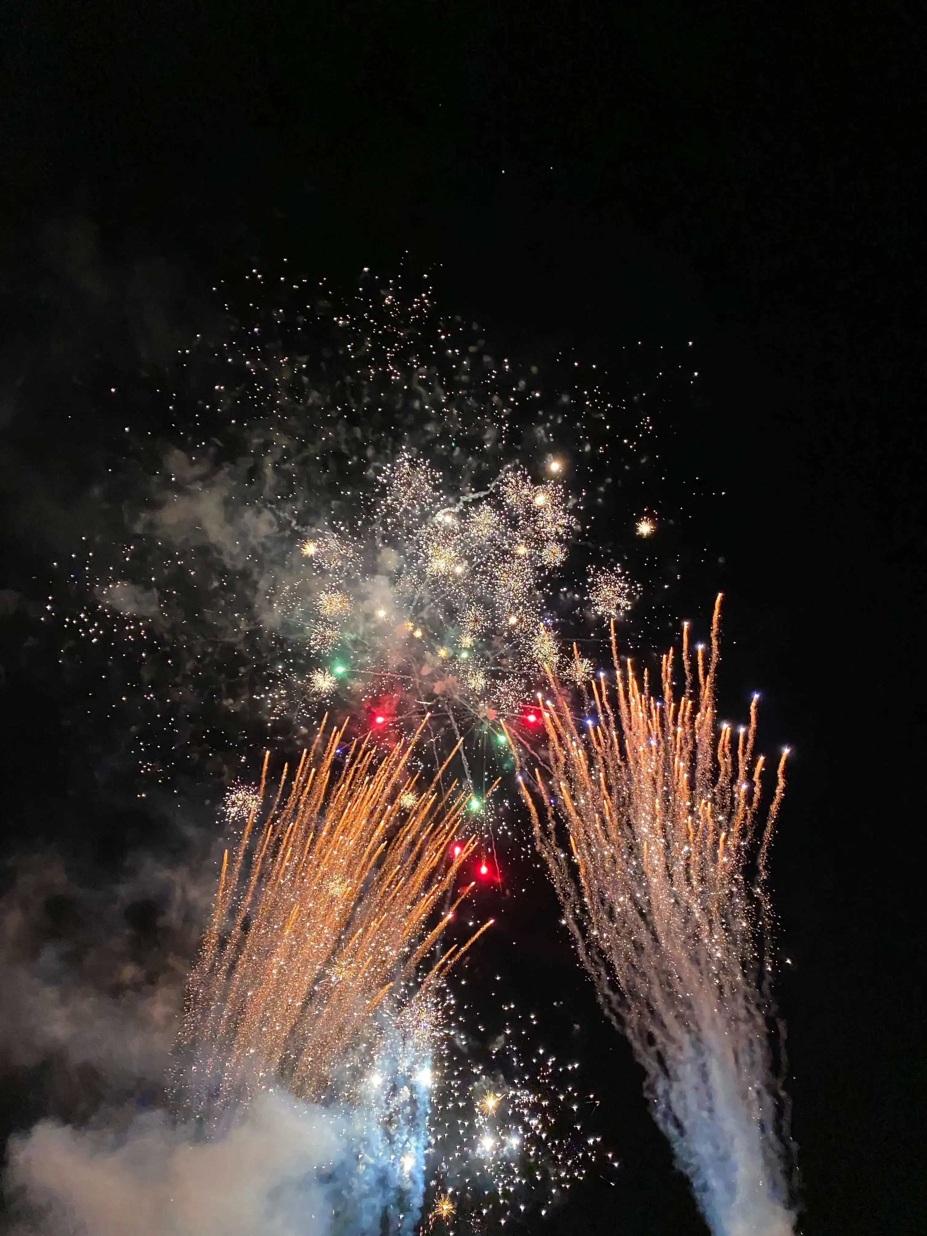 Ano novo Reveillon lagoa azul festa.webp