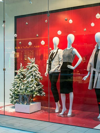 Retail Window Displays
Miles Display and Design