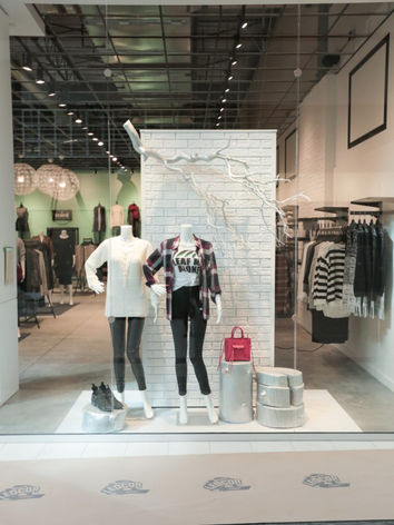 Retail Window Displays
Miles Display and Design