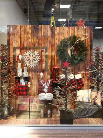 Retail Window Displays
Miles Display and Design