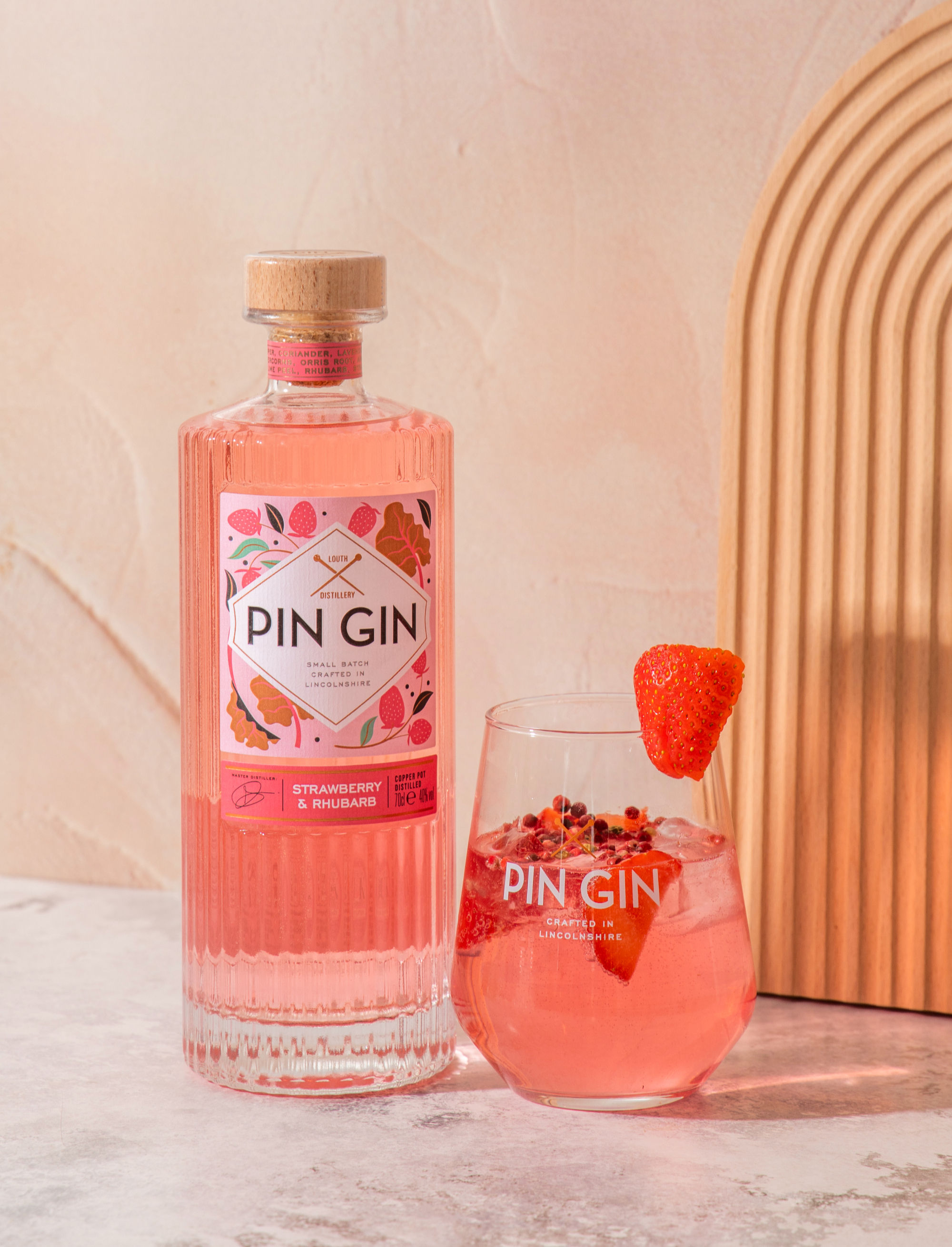 Pin Gin Strawberry & Rhubarb 70cl