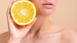 Witamina C w pielęgnacji twarzy