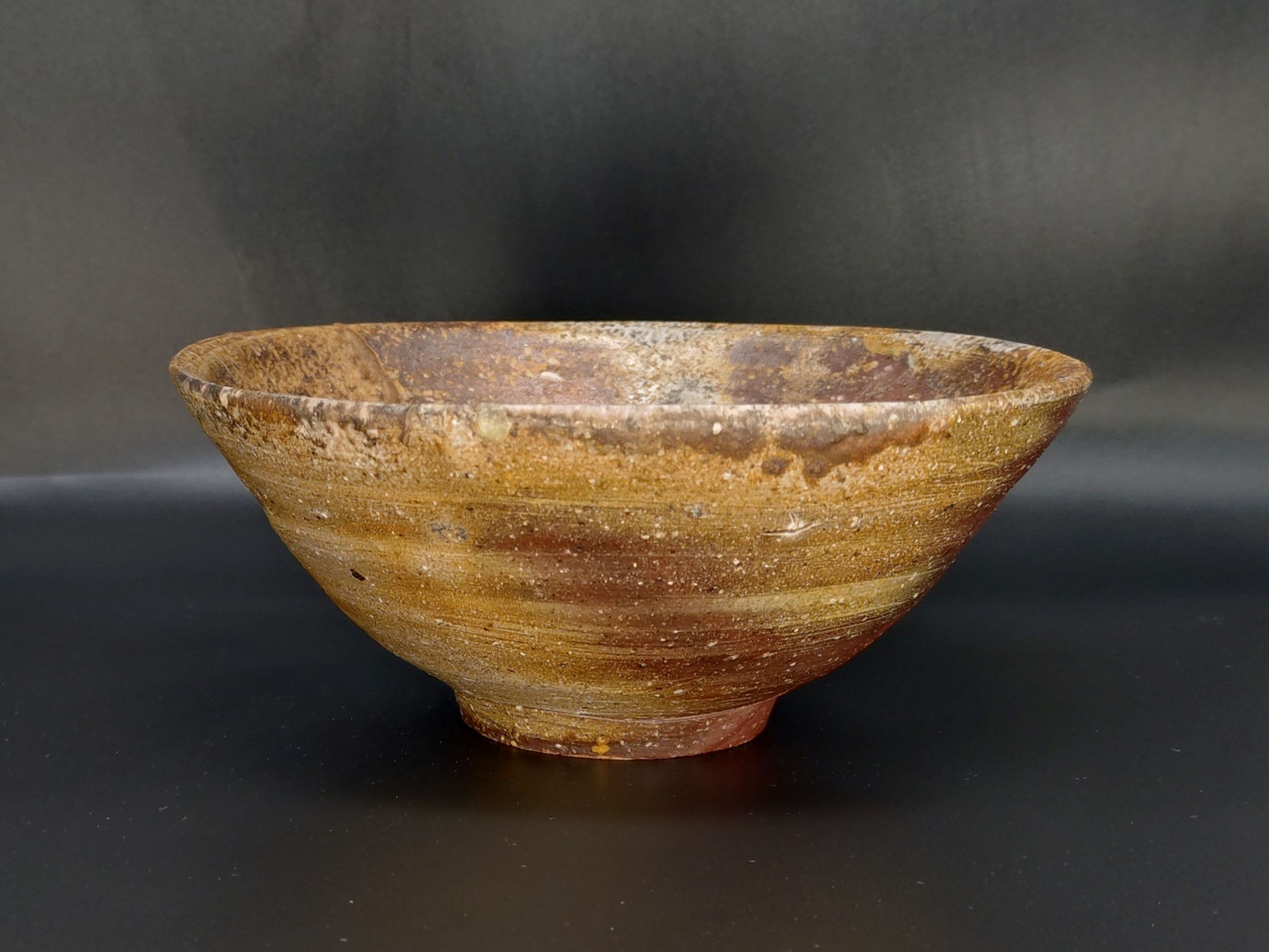 金重陶陽　作　備前平茶碗　銘　有馬山