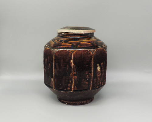 李朝飴釉面取壺　大壺　(李朝後期) 李朝飴釉面取壺 Amber Glazed Faceted Jar, Li Dynasty 18th-19th