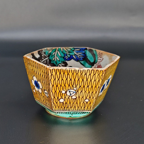 九谷焼　二代徳田八十吉造　青手　椿文　盃　一對　共箱　V　R4720 九谷焼 二代徳田八十吉造 青手 椿文 盃 一對 共箱