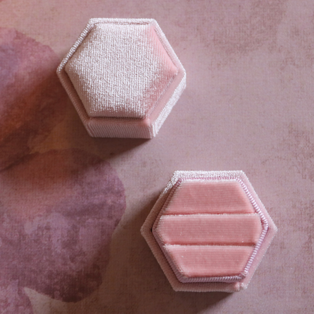 Velvet ringdoosje hexagon - Roze