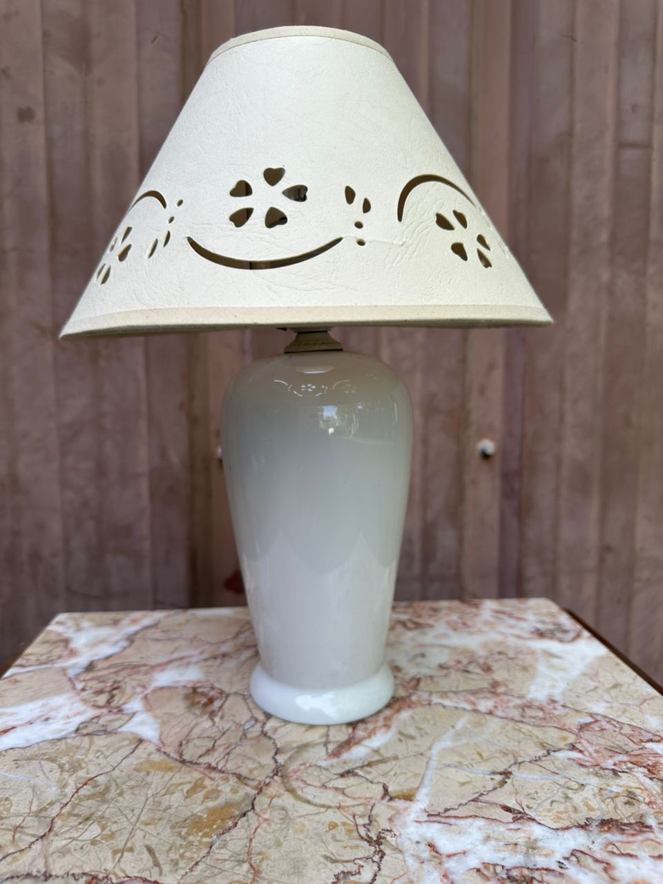 Lampe à poser vintage en céramique blanche