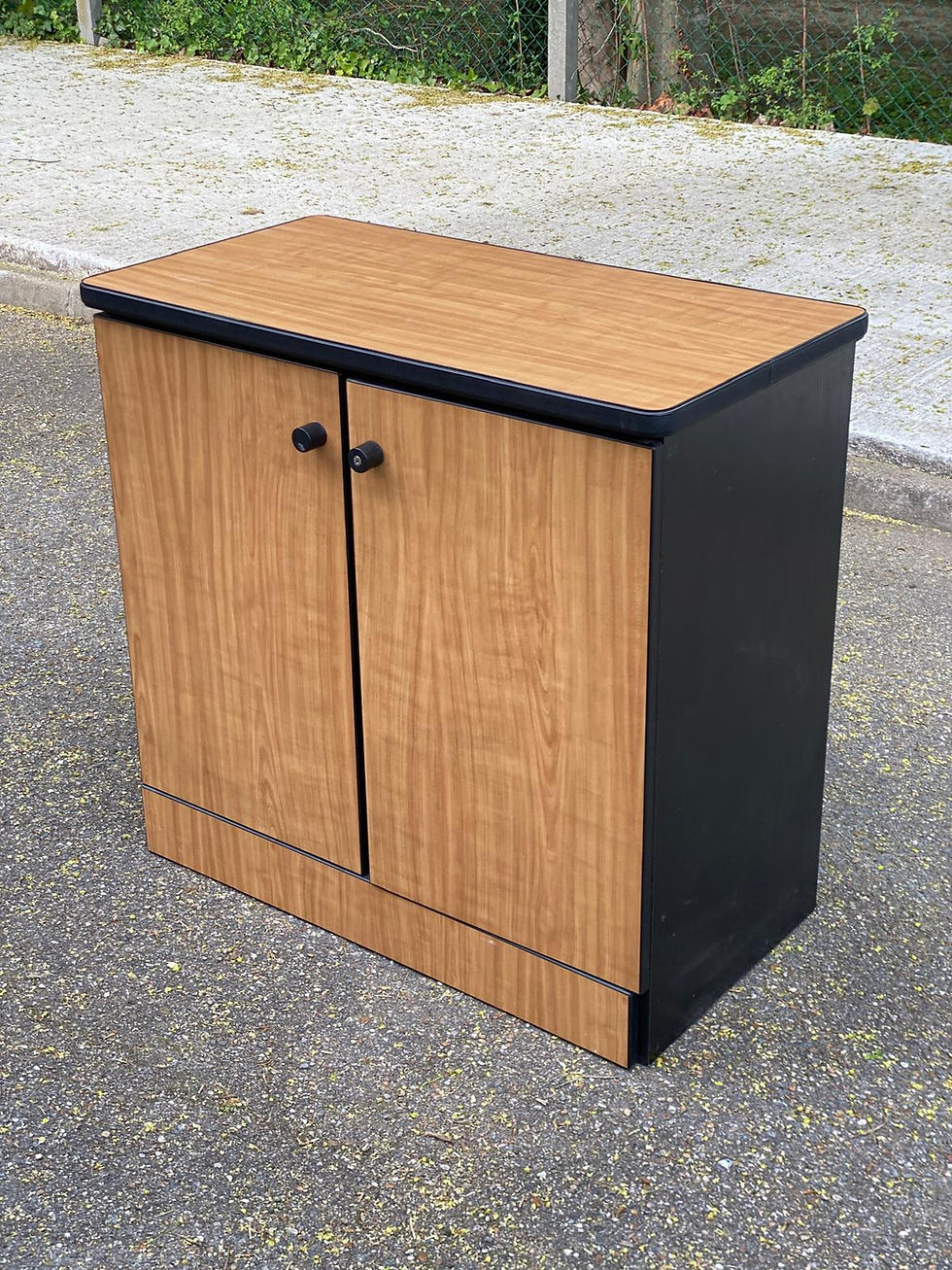 Miniature : Armoire de rangement basse en bois