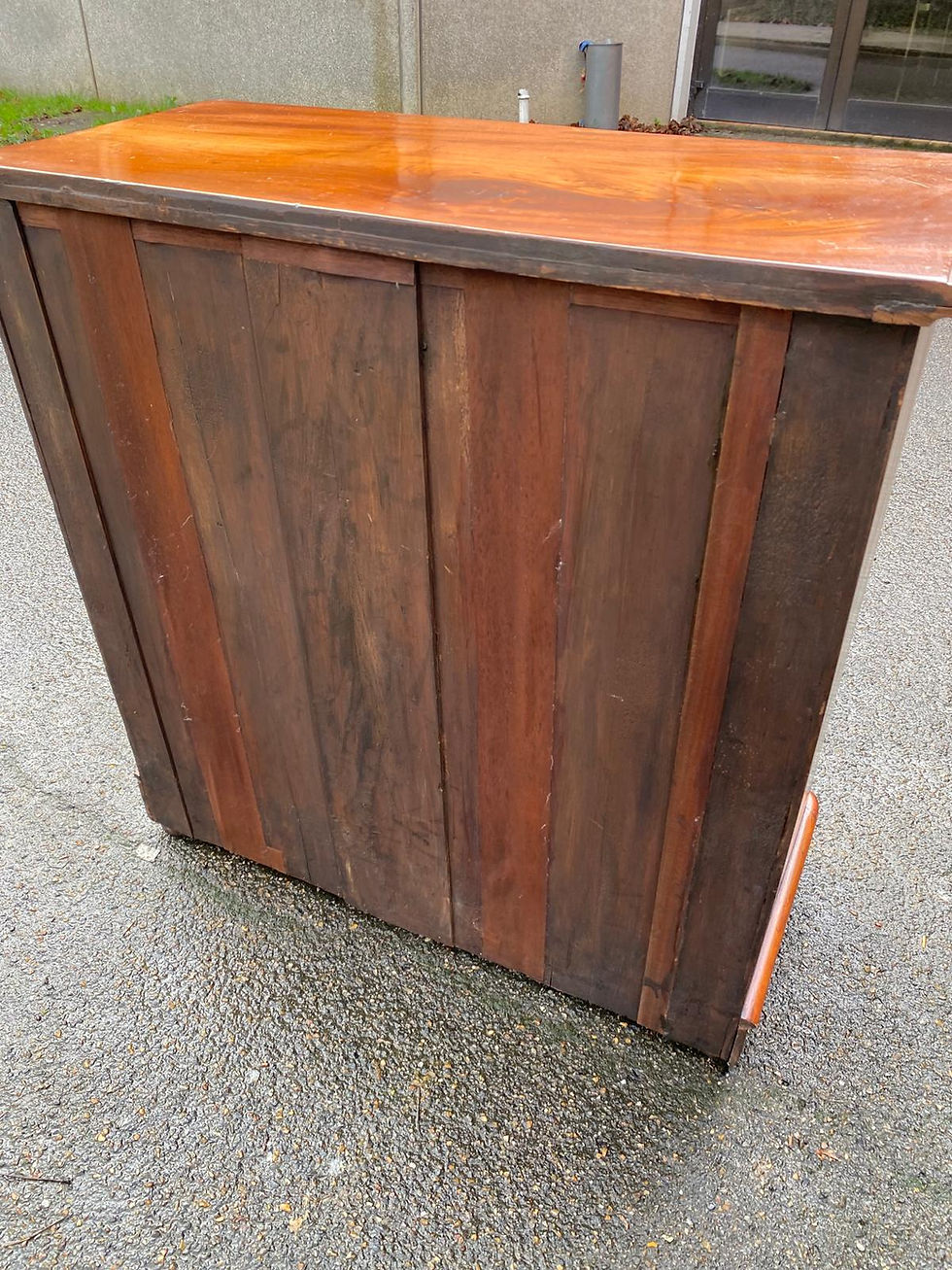 Miniature : Commode anglaise victorienne en bois massif