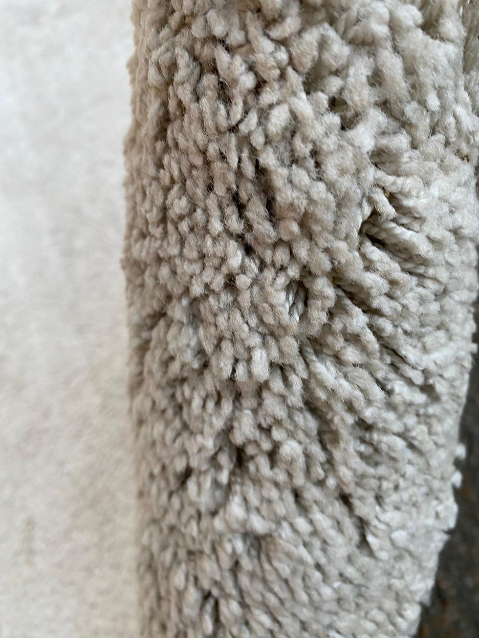 Miniature : Tapis shaggy gris en laine à poils longs beige 135x195