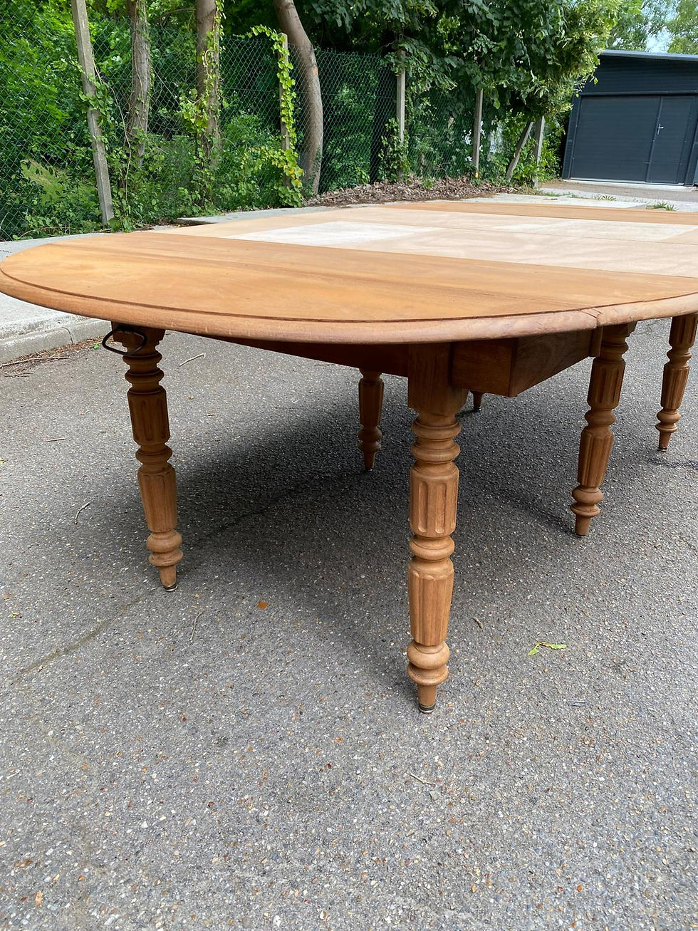 Miniature : Table à manger ronde extensible Louis Philippe rénovée 215cm