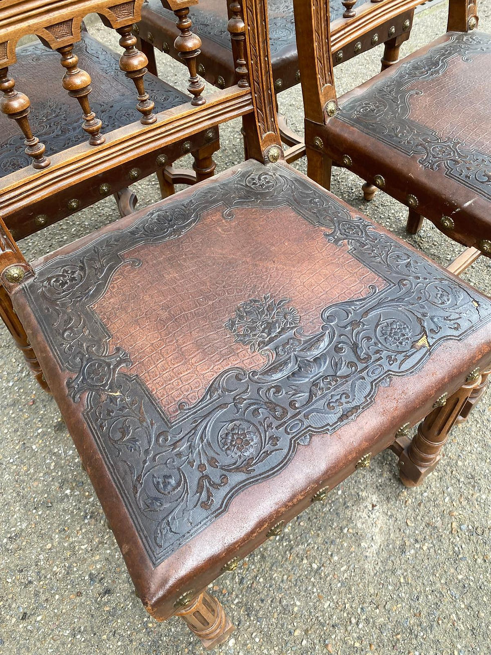 Miniature : 4 chaises Henri II en bois massif et cuir époque 19ème