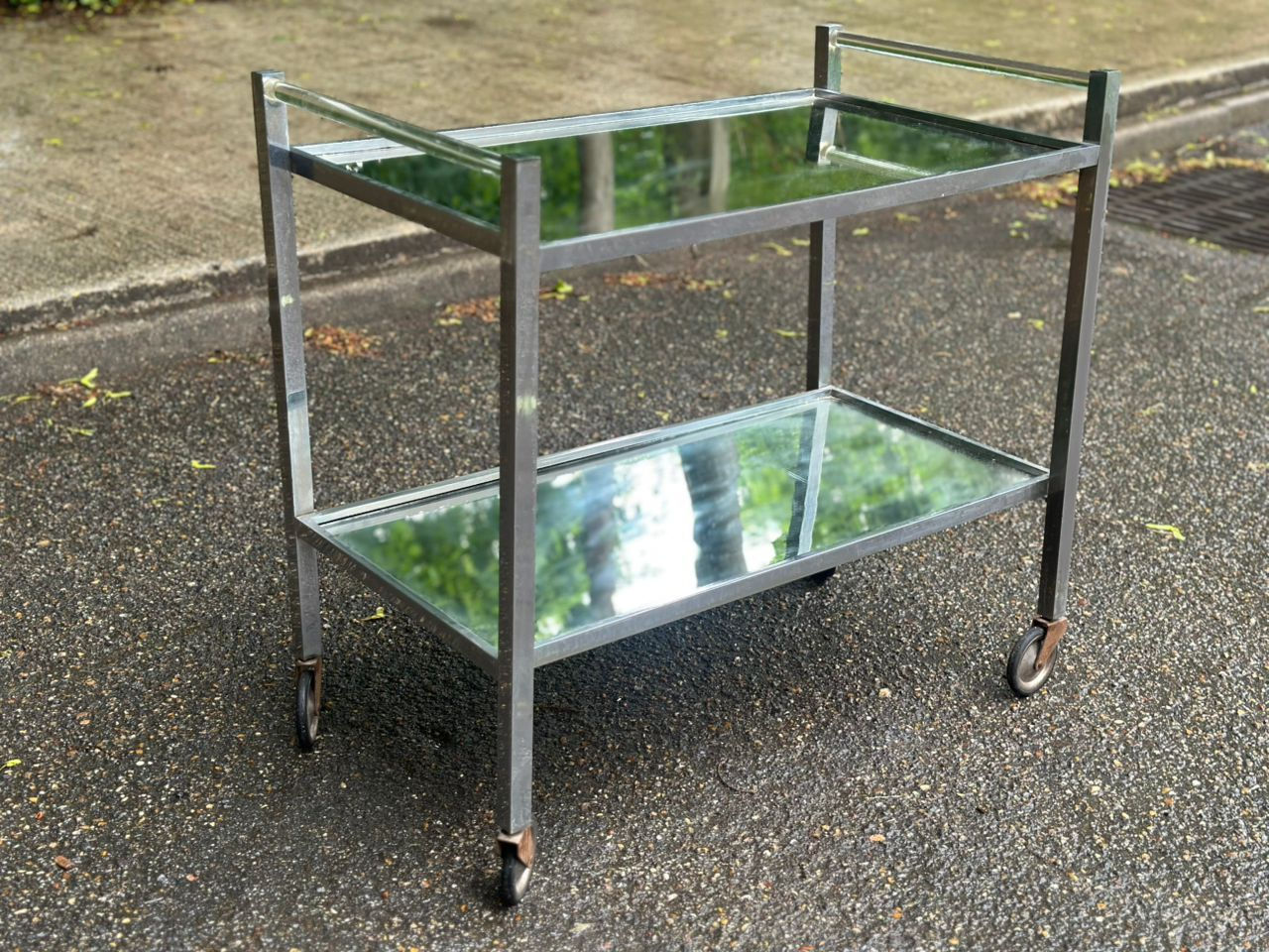 Bar roulant vintage des années 1970 en métal chromé et miroir