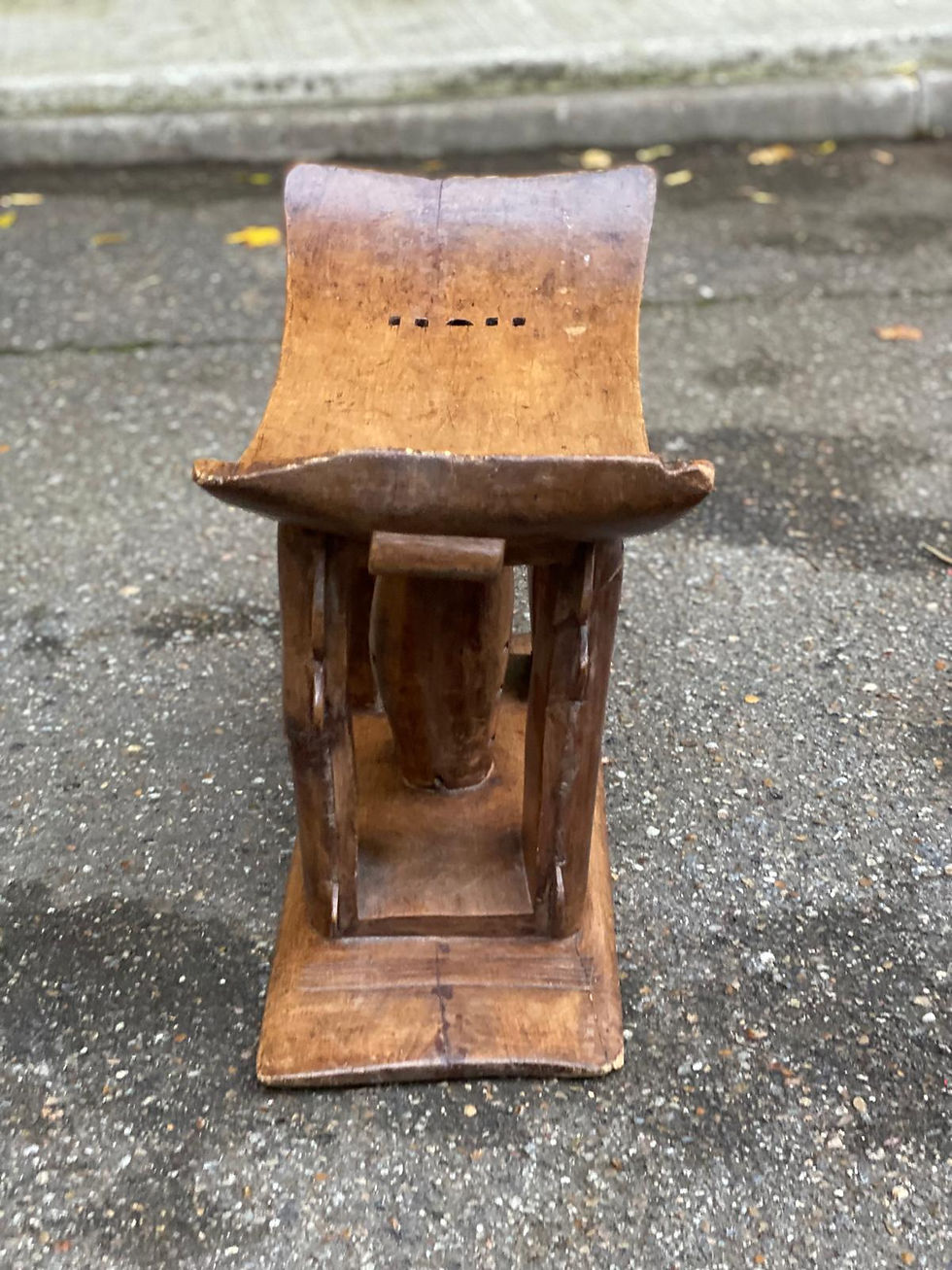 Miniature : Tabouret africain Ashanti Côte d'Ivoire sculpté en bois massif
