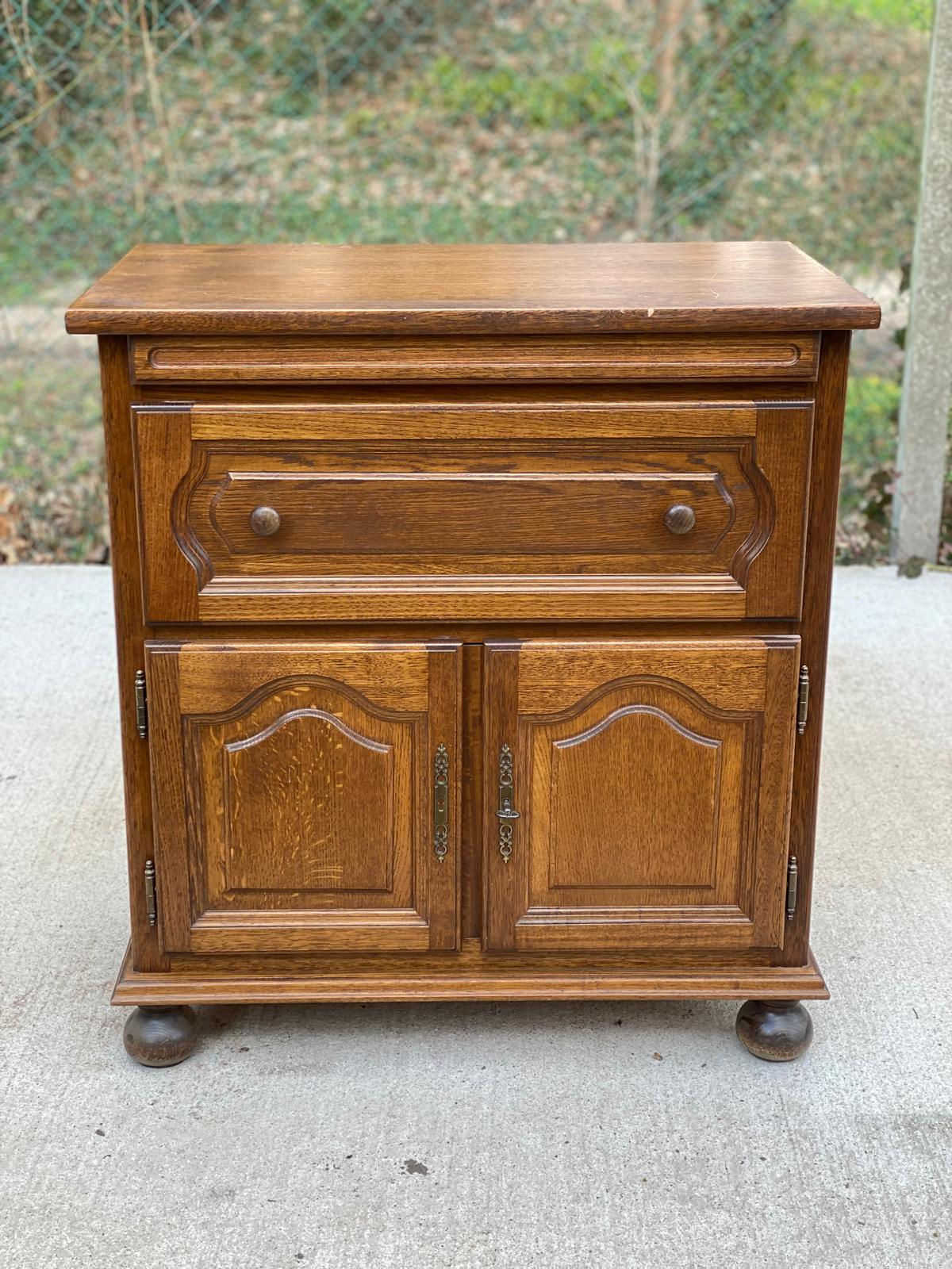 Buffet anglais 2 portes bois massif chêne moyen satin