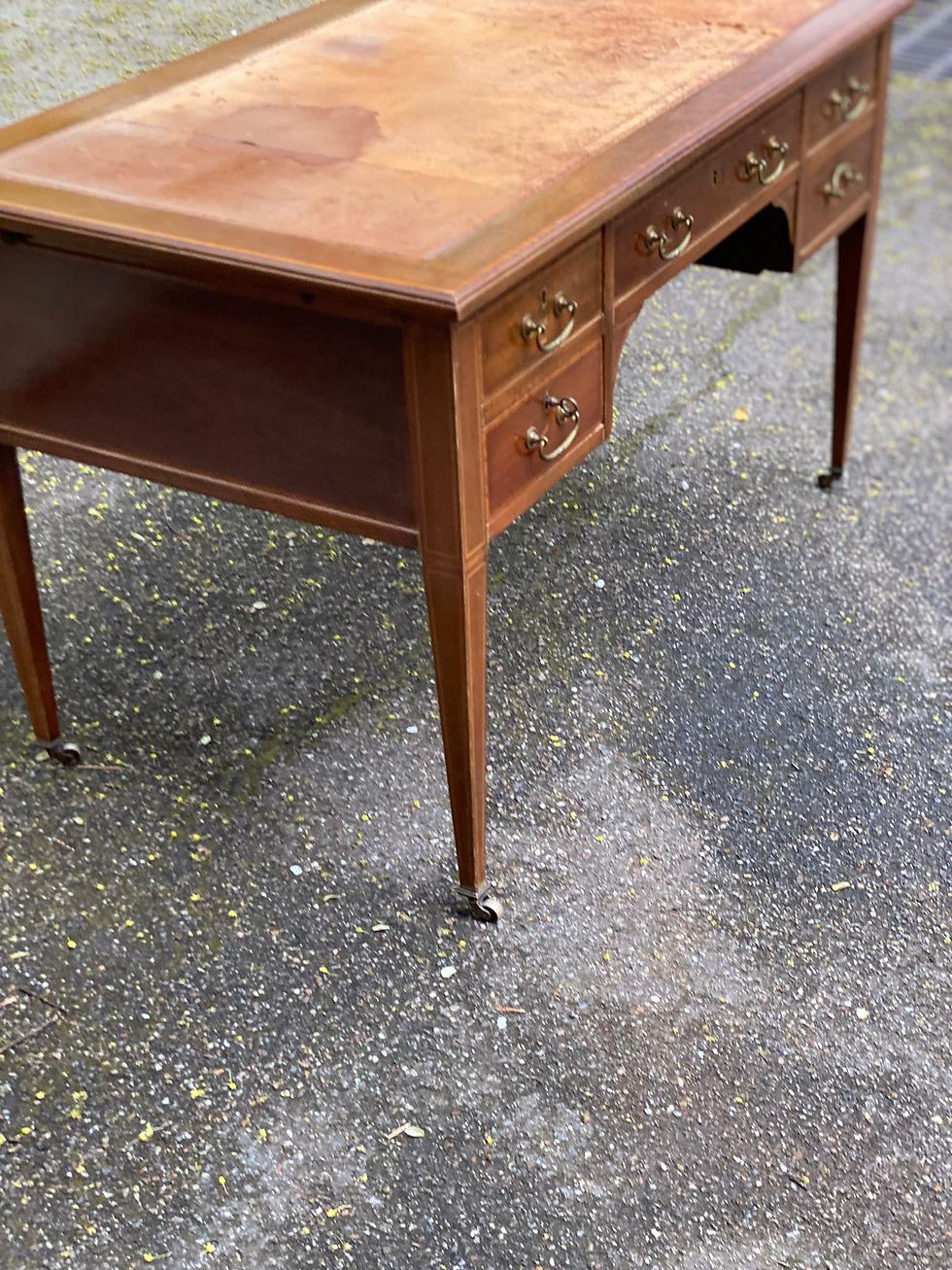 Miniature : Bureau Louis XVI en bois  et cuir du 19ème