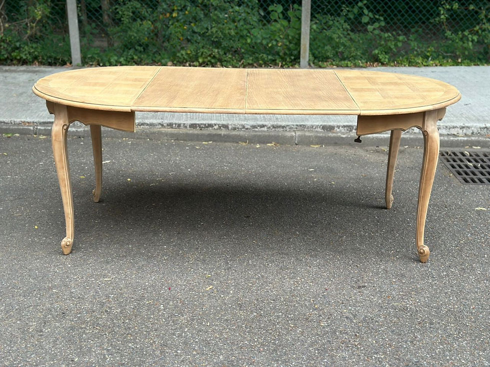 Miniature : Grande table de repas ronde/ovale campagne chic en chêne décapé avec allonges