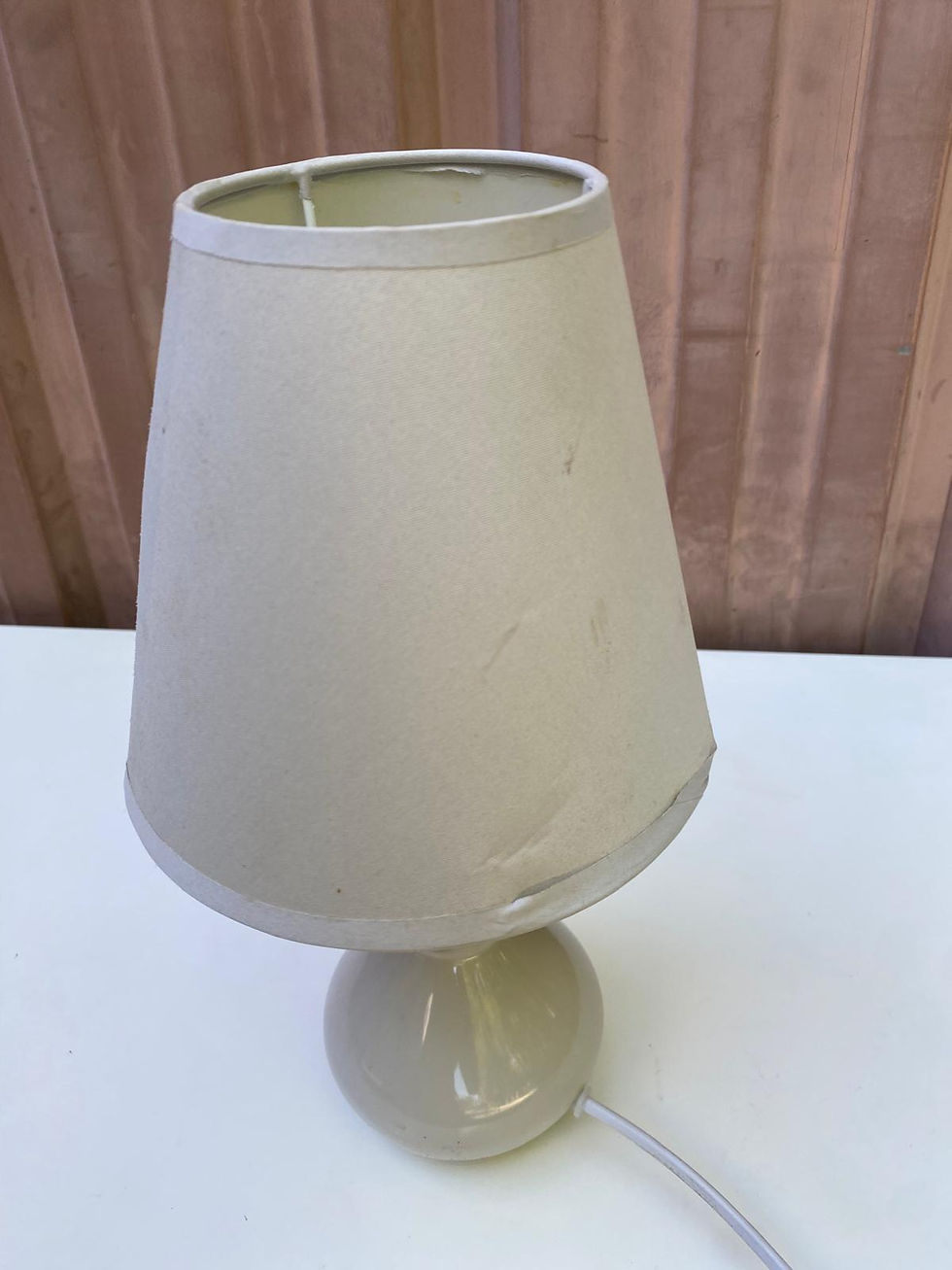Miniature : Petite lampe en porcelaine beige et abat-jour