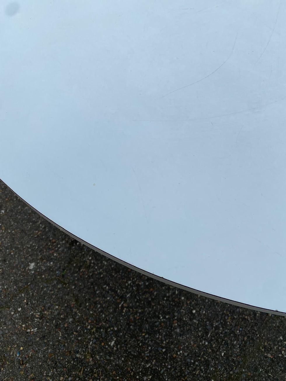 Miniature : Table à manger blanche pied central extensible des années 70