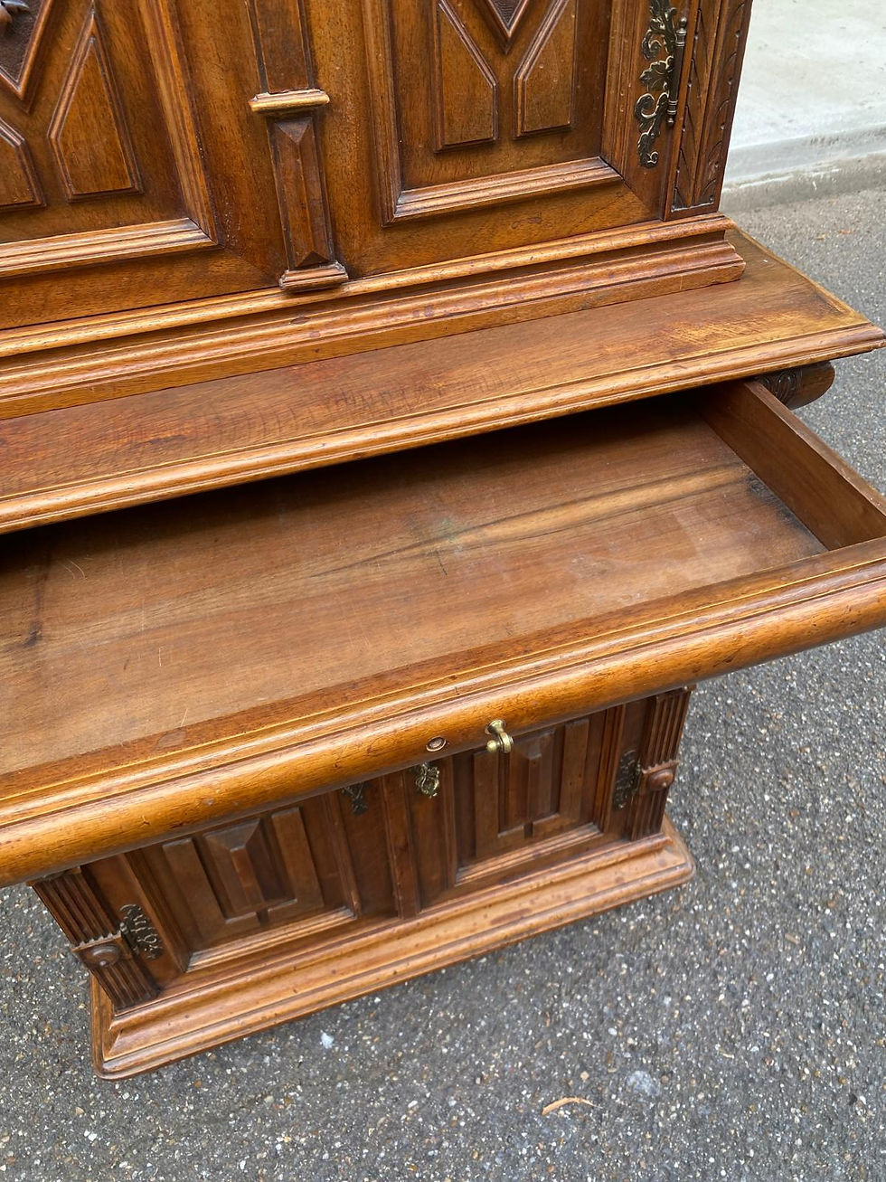 Miniature : Buffet renaissance a retrait époque XVIIème en noyer sculpté 177cm