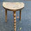 Miniature : Tabouret tripode rond pieds tournés en bois massif