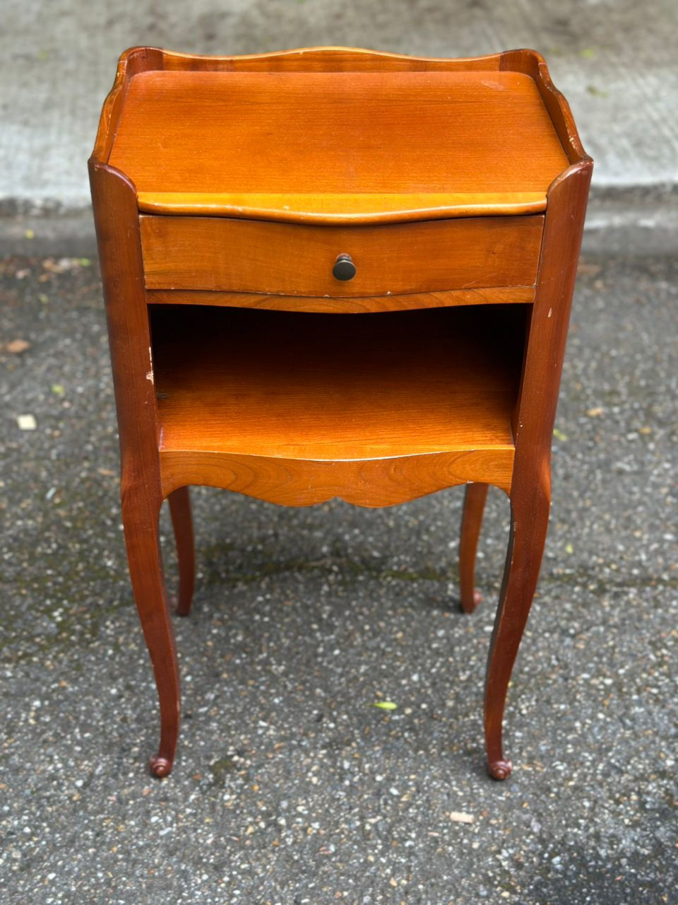 Miniature : 2 tables de chevet transition ou Louis XV bois massif courbé avec tiroirs 1950