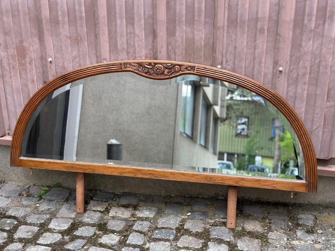 Miroir art déco concave sculpté en arc en bois massif 1940