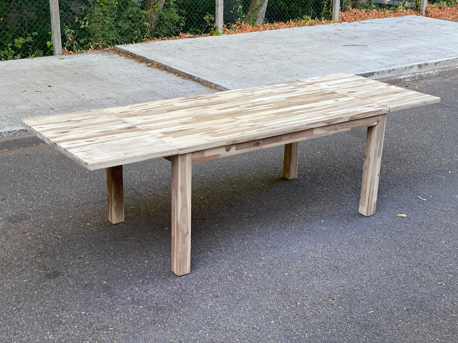 Grande table à manger scandinave extensible en acacia massif décapée 160-260cm