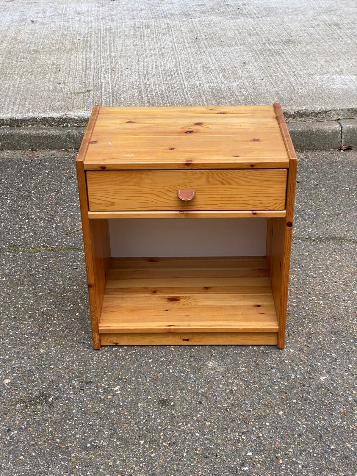 Table de chevet scandinave bois massif pin