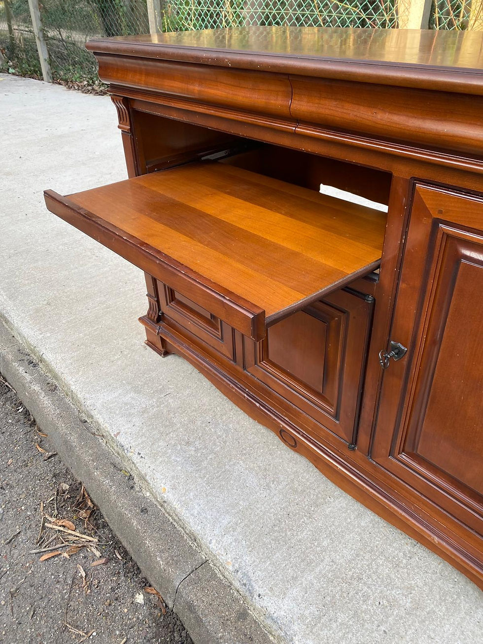 Miniature : Buffet Louis Philippe campagnard en bois avec 2 tiroirs et 3 portes 126cm