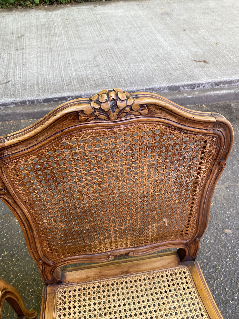 Miniature : 2 chaises de style Louis XV en chêne massif paillées La Meublerie Meulin