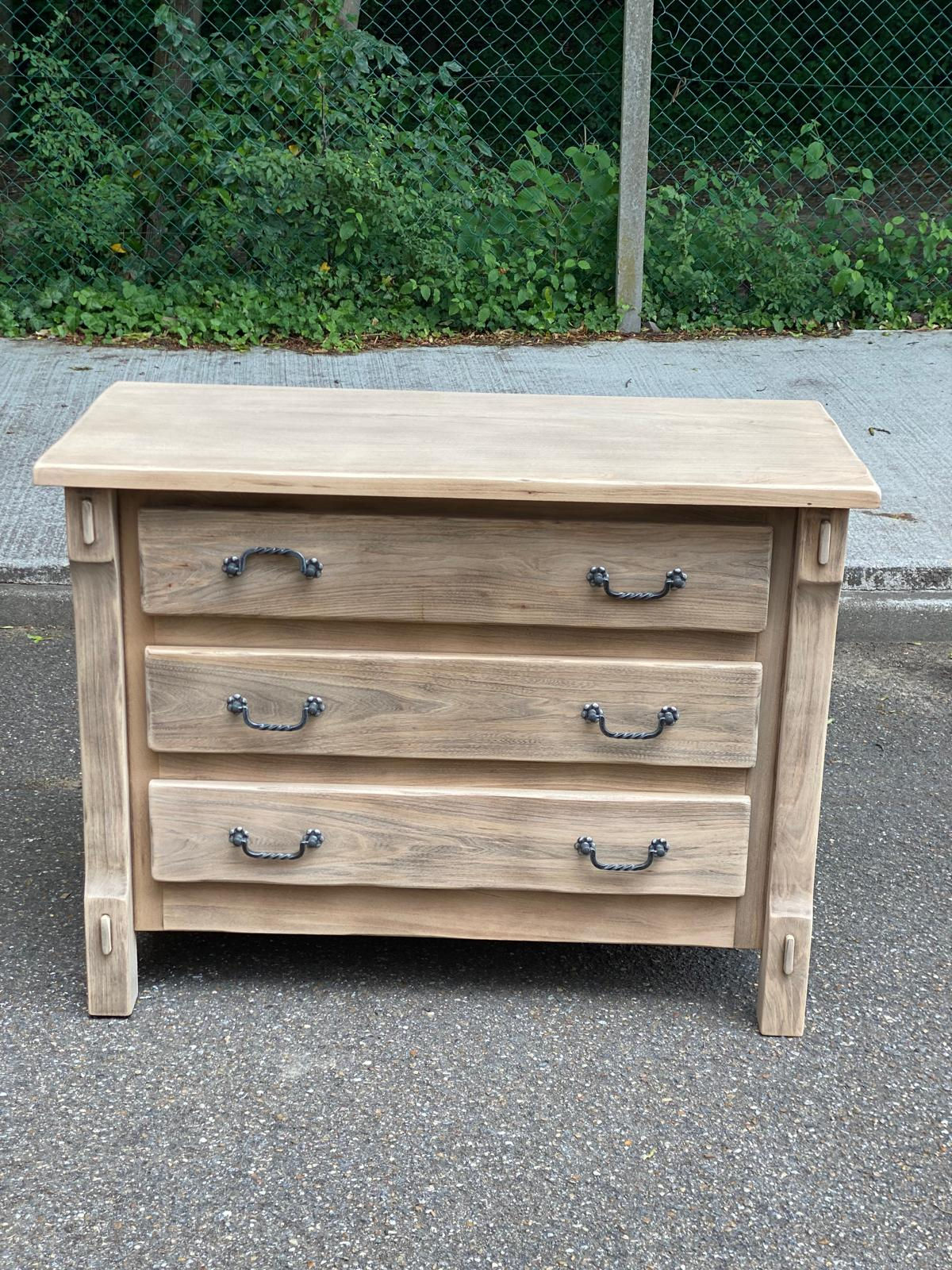 Commode Acadie rénové en bois massif solide des années 70