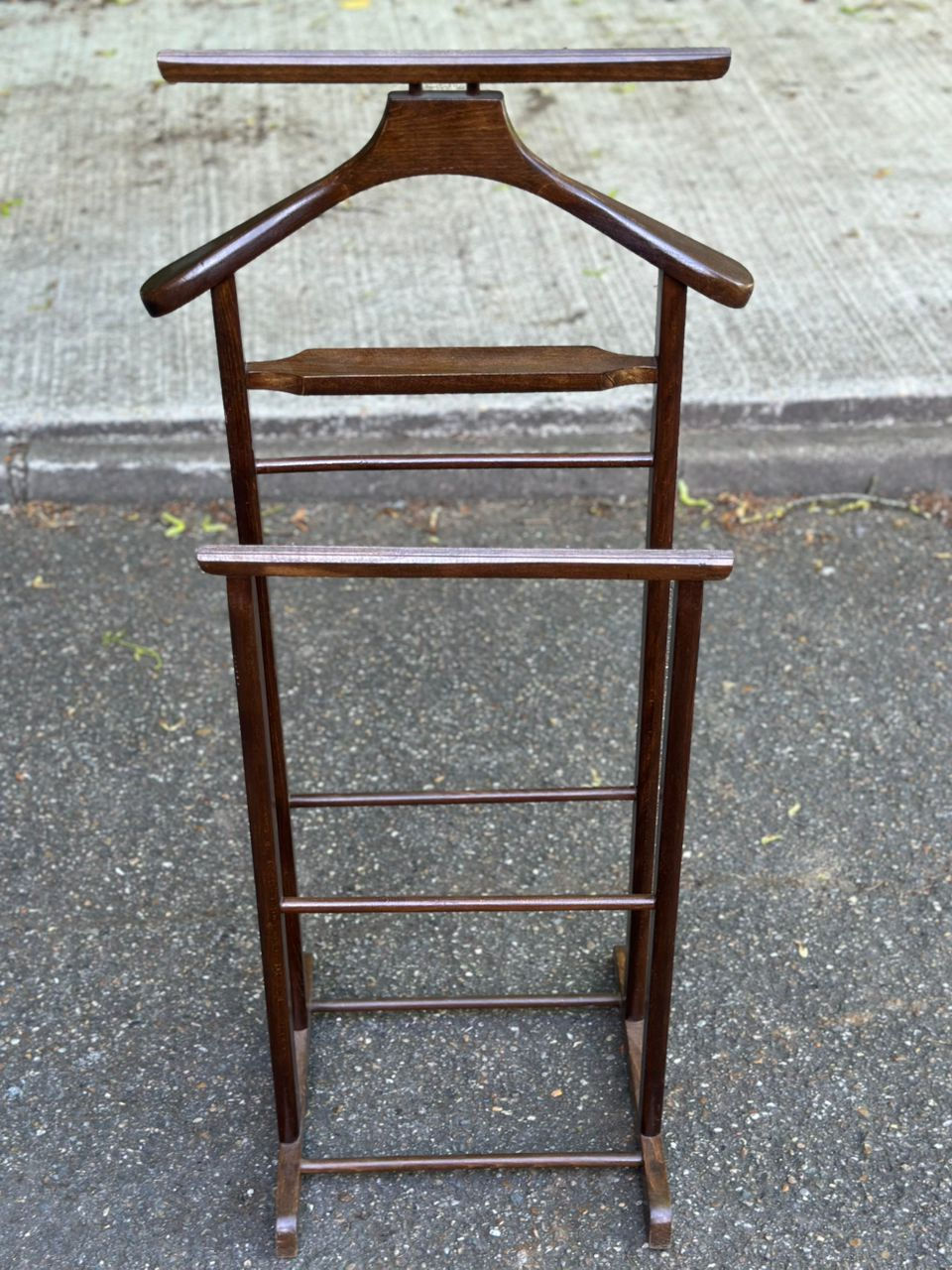 Miniature : Valet de chambre italien des années 1950 en bois massif foncé