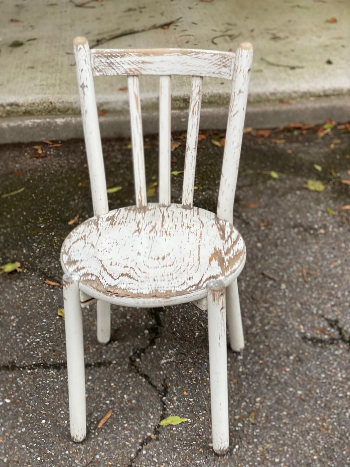 Chaise de bistrot scandinave blanche