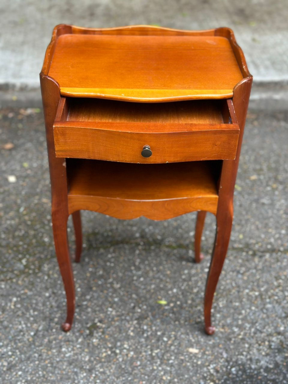 Miniature : 2 tables de chevet transition ou Louis XV bois massif courbé avec tiroirs 1950