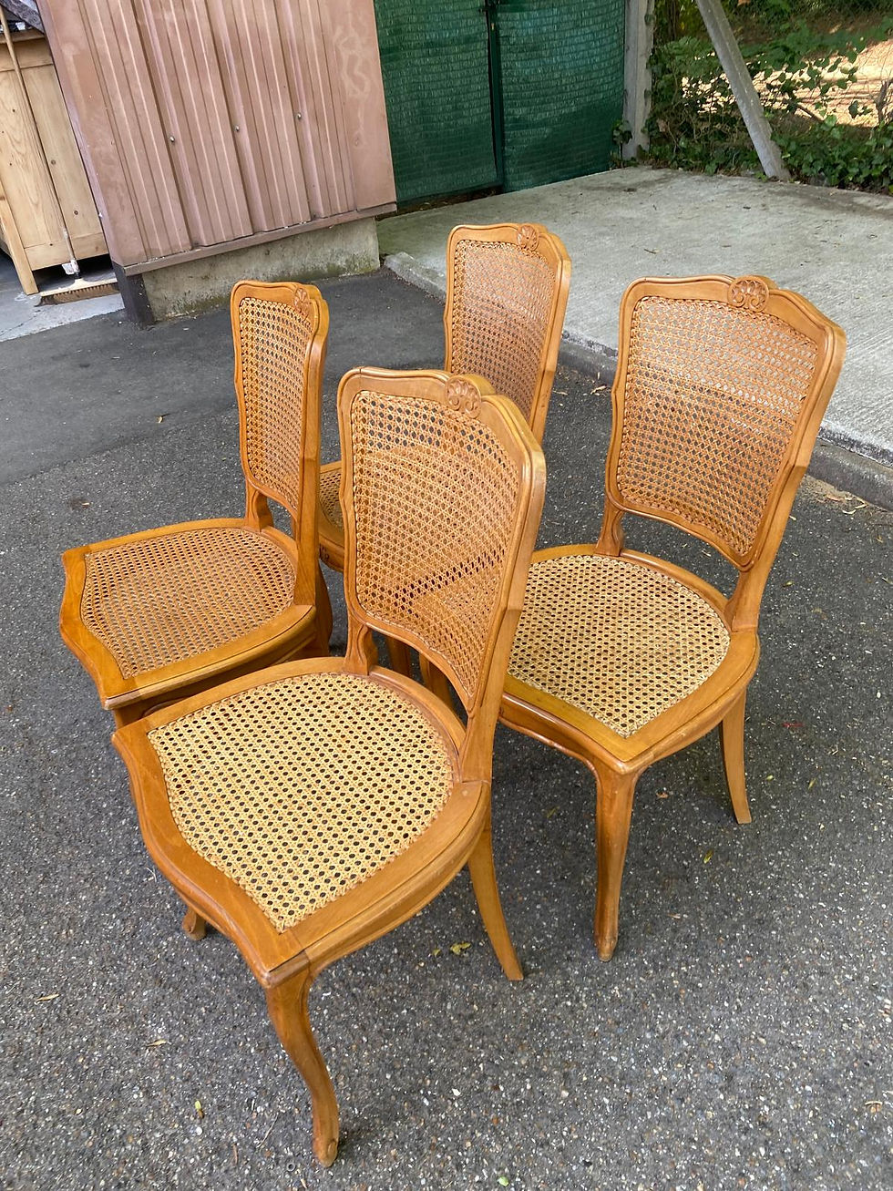 Miniature : 4 chaises à manger Louis XV bois massif clair cannées