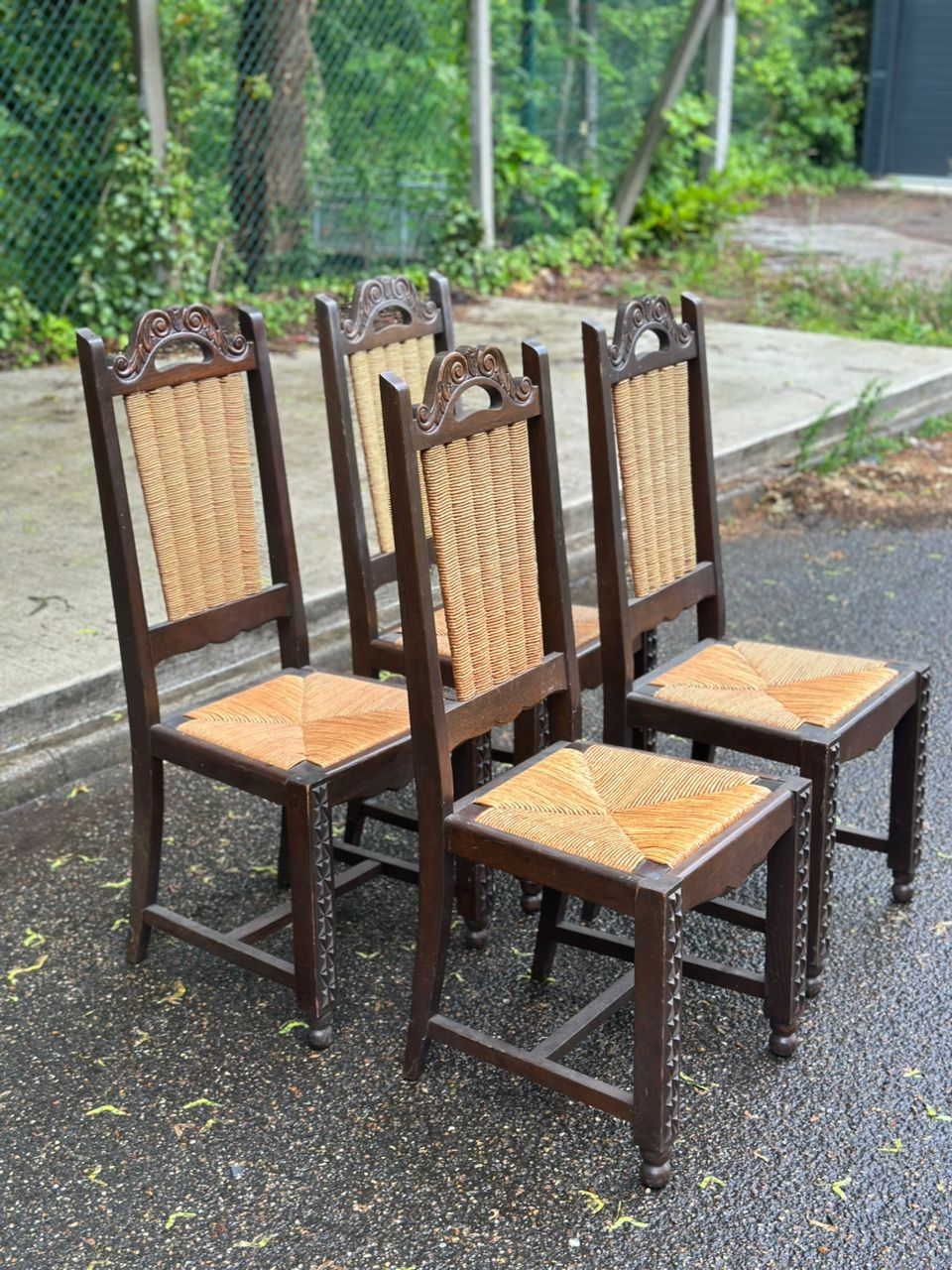 Miniature : 4 chaises de salle à manger basques bois massif sculpté paillées