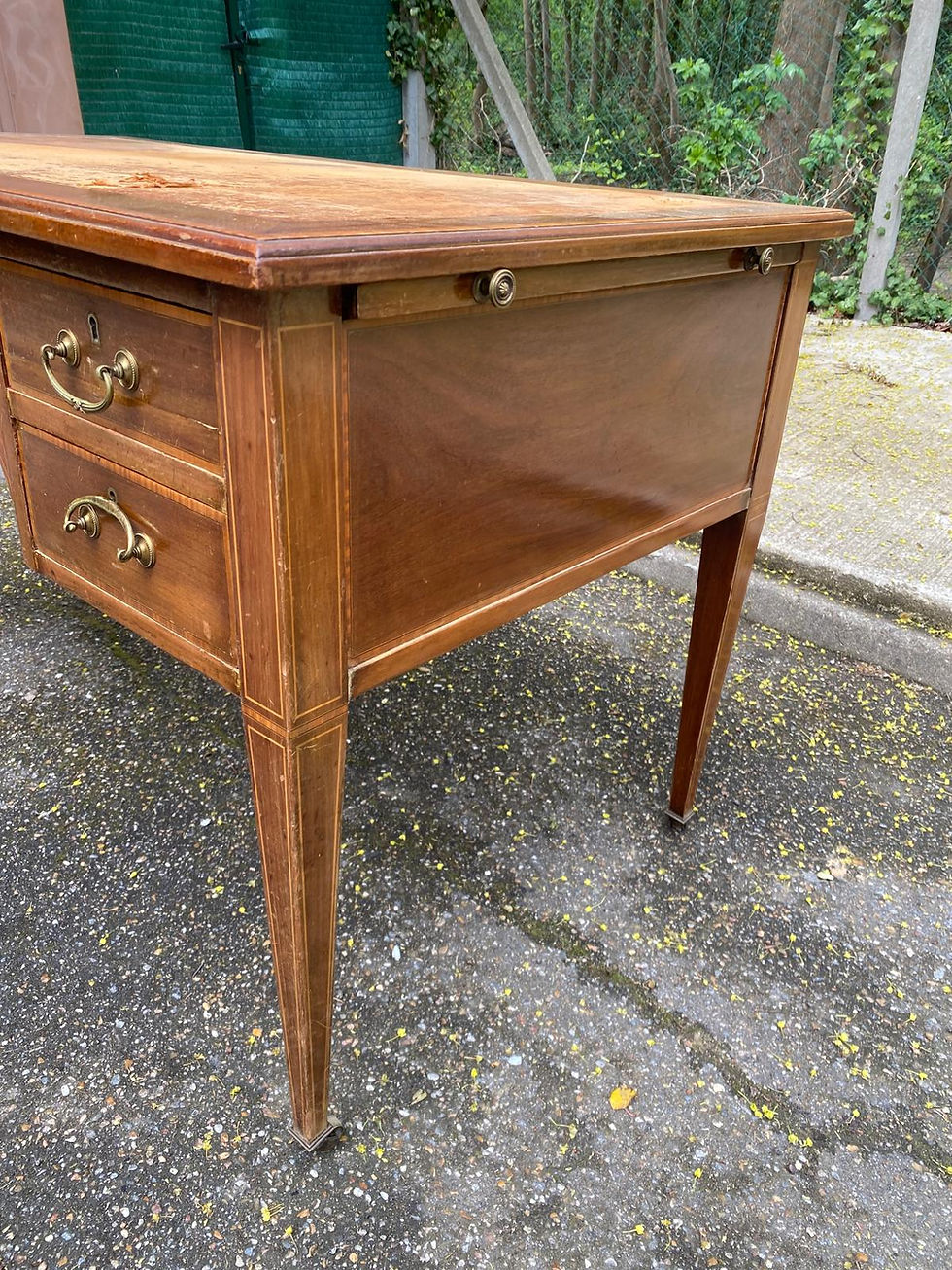 Miniature : Bureau Louis XVI en bois  et cuir du 19ème