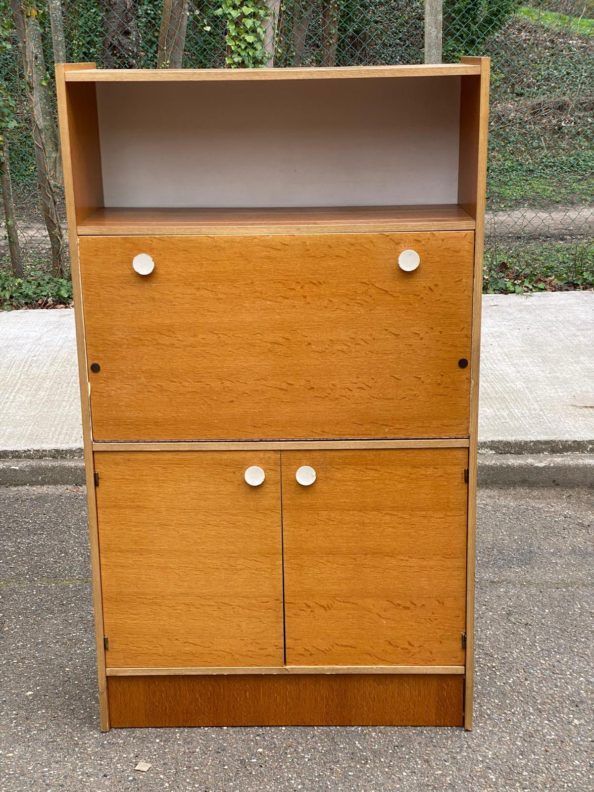 Secrétaire scandinave lumineux vintage avec 3 portes 1960
