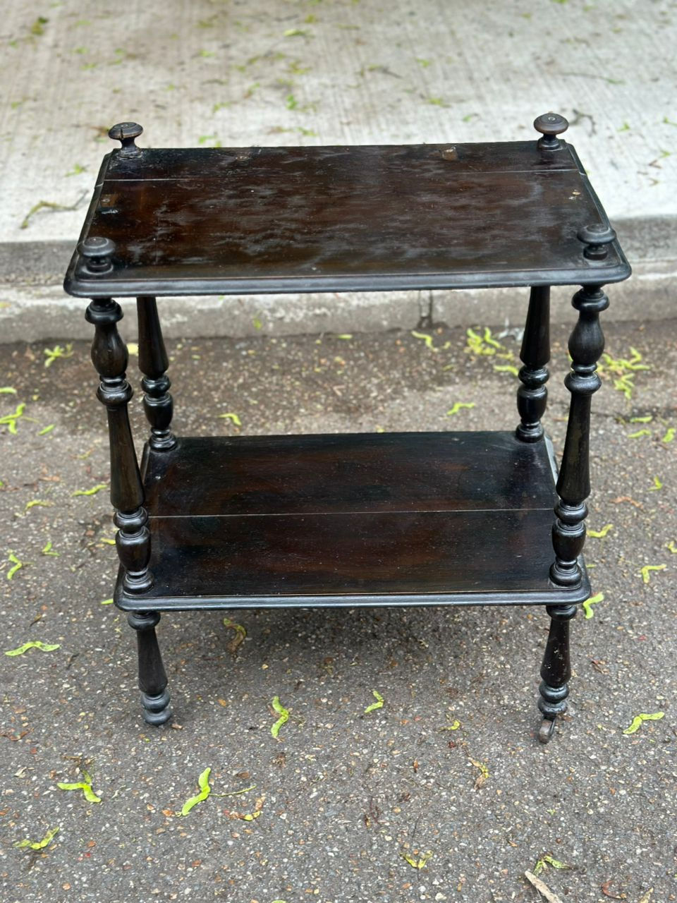 Miniature : Étagère vintage Napoléon III du 18ème siècle en bois massif tourné