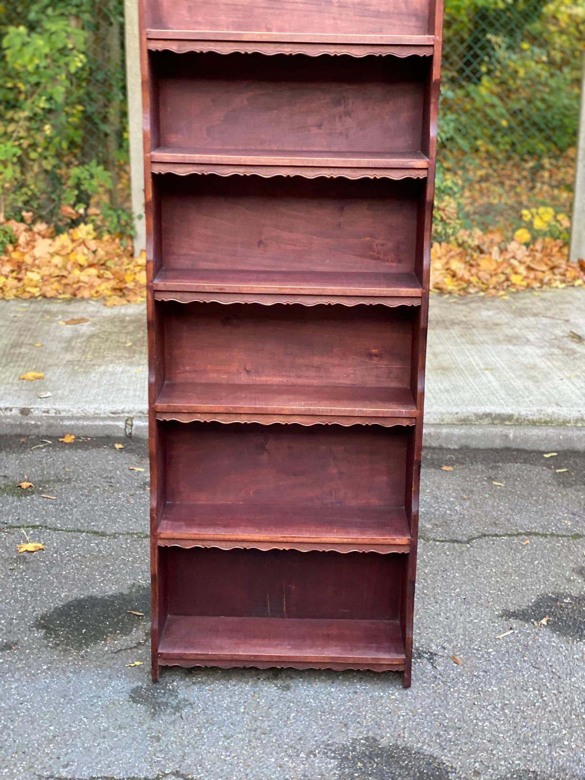 Étagère scandinave peu profonde des années 1960 en bois